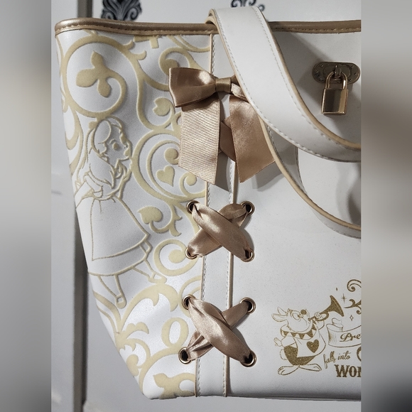 Alice In Wonderland Purse (RARE) - Picture 5 of 7